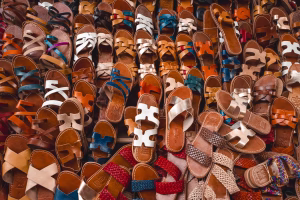 9 Best Sandals for Plantar Fasciitis for Comfortable Walking 2025